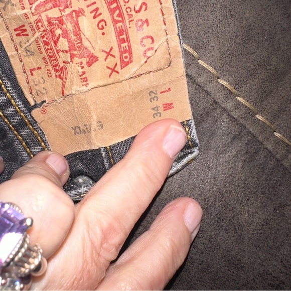 Levi’s 501 Denim Shorts Size 34 Waist Cut Off Dark Wash Button Fly - Picture 7 of 11